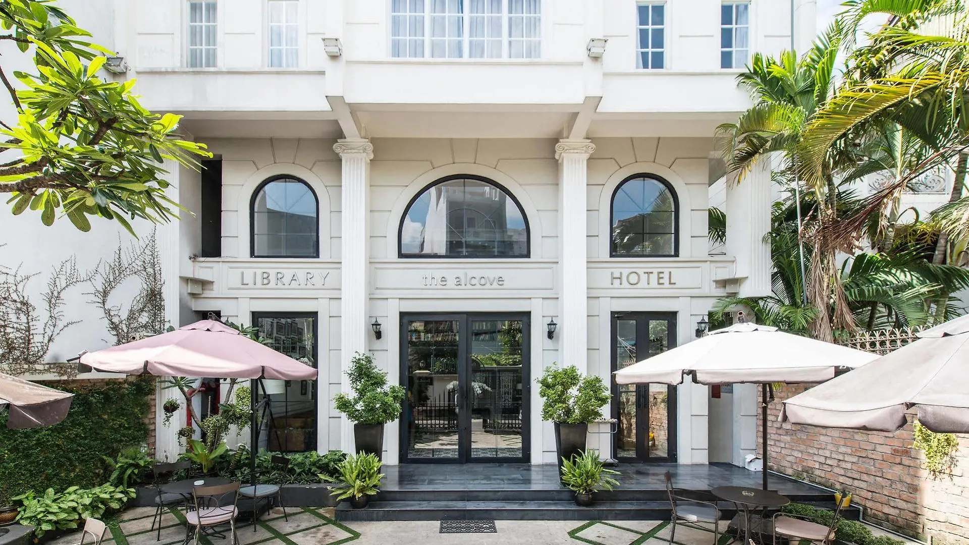 The Alcove Library Hotel location